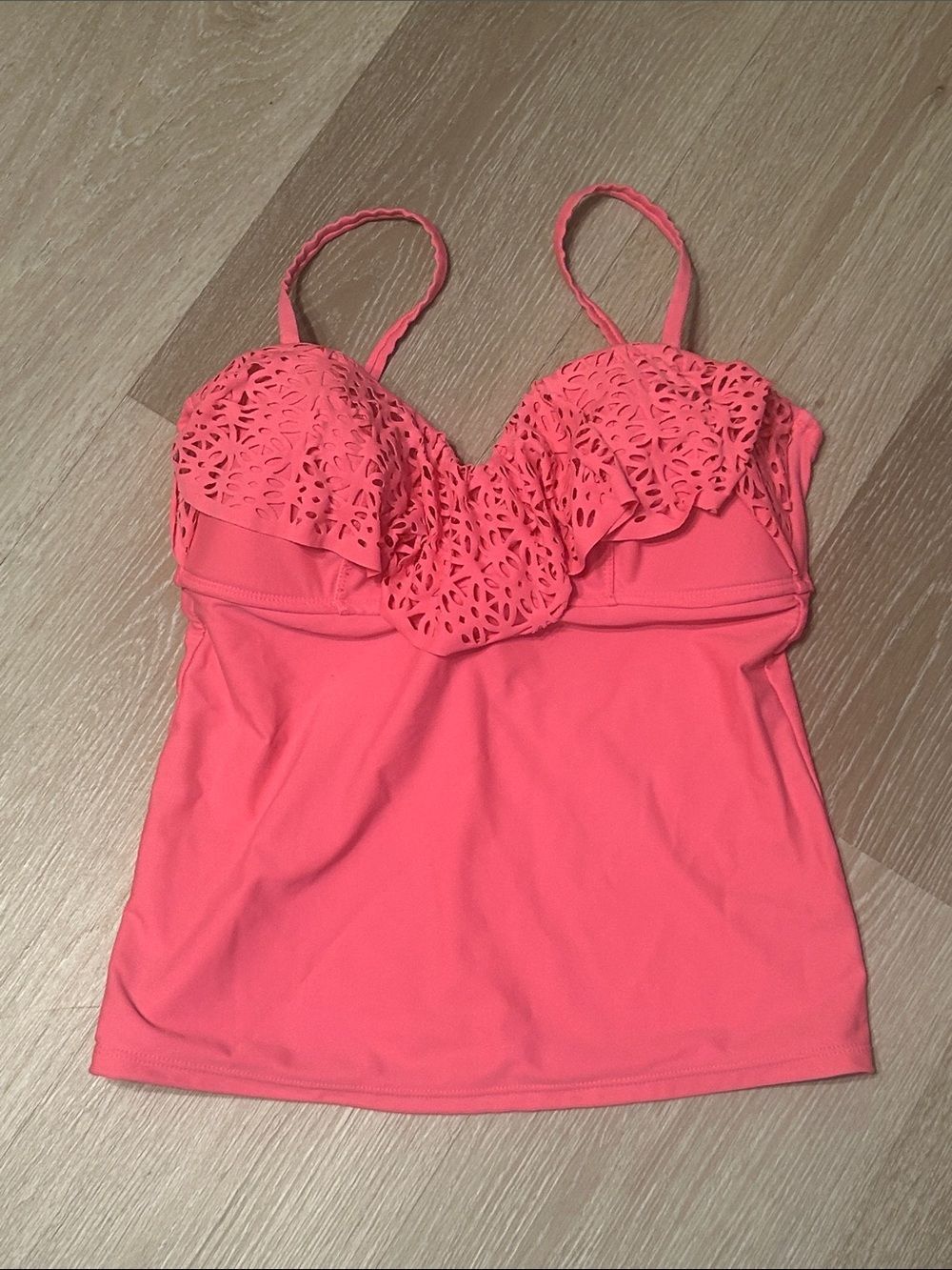 Collections by Catalina Women's Ruffle Eyelet Cut Tankini Top Sz Small